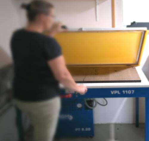 Eichenholz Furnier pressen. Eichenholz Furnier pressen.